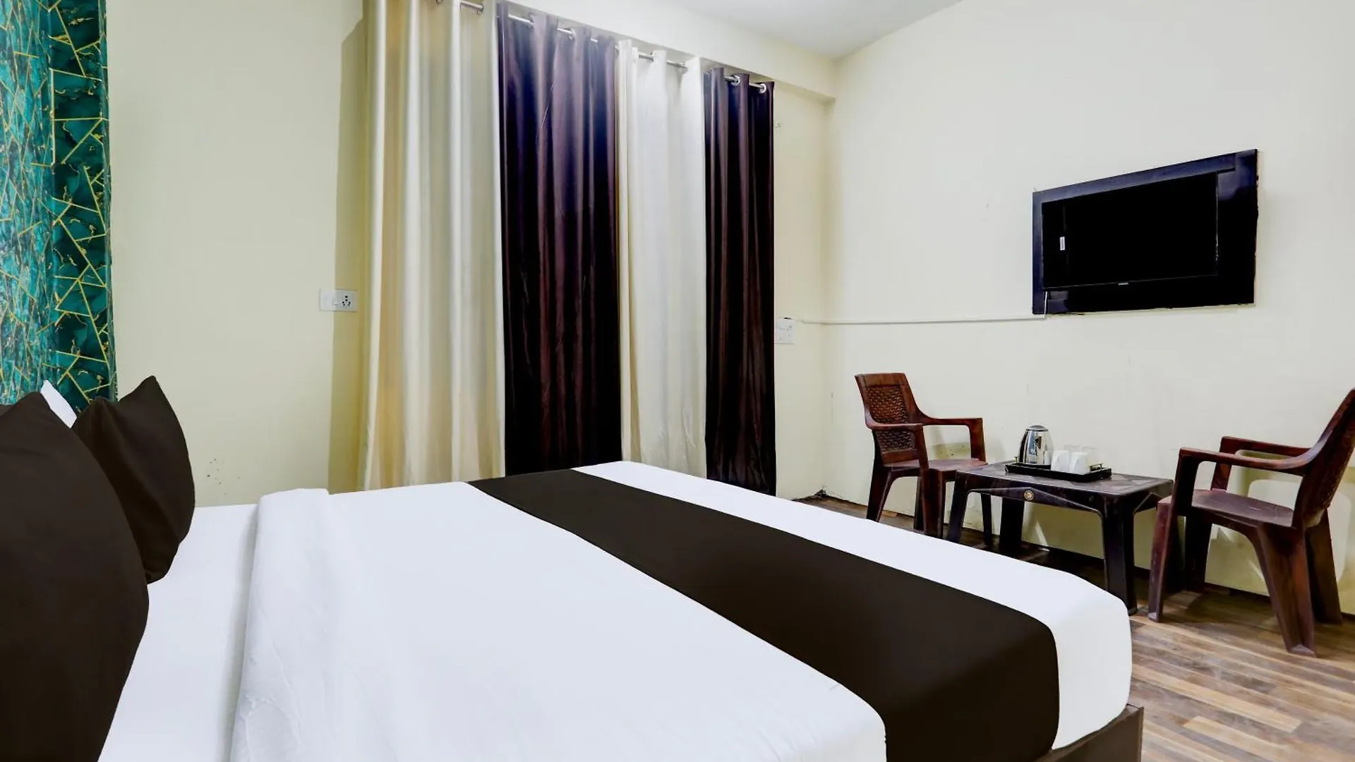 Hotel O Apna Dx Delhi