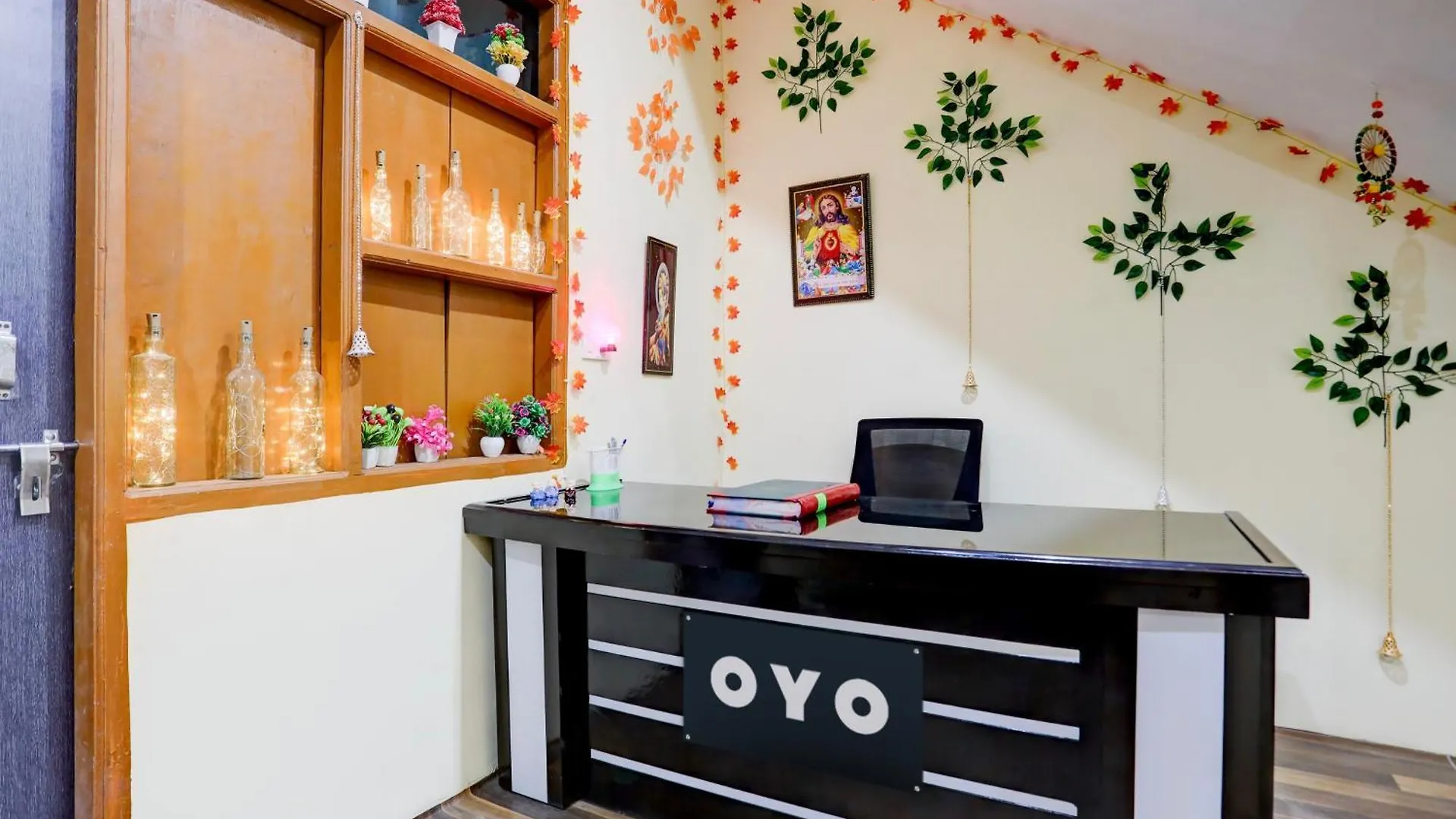 Hotel O Apna Dx Delhi