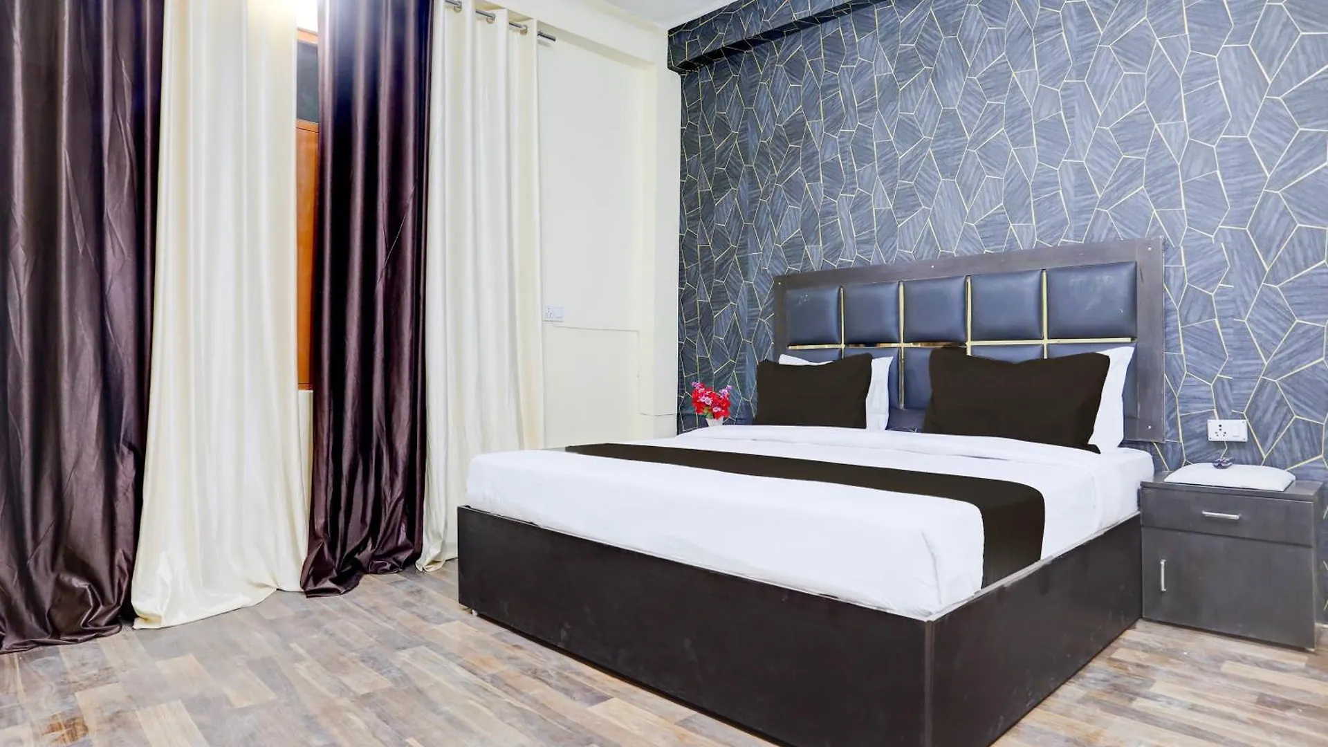 Hotel O Apna Dx Delhi
