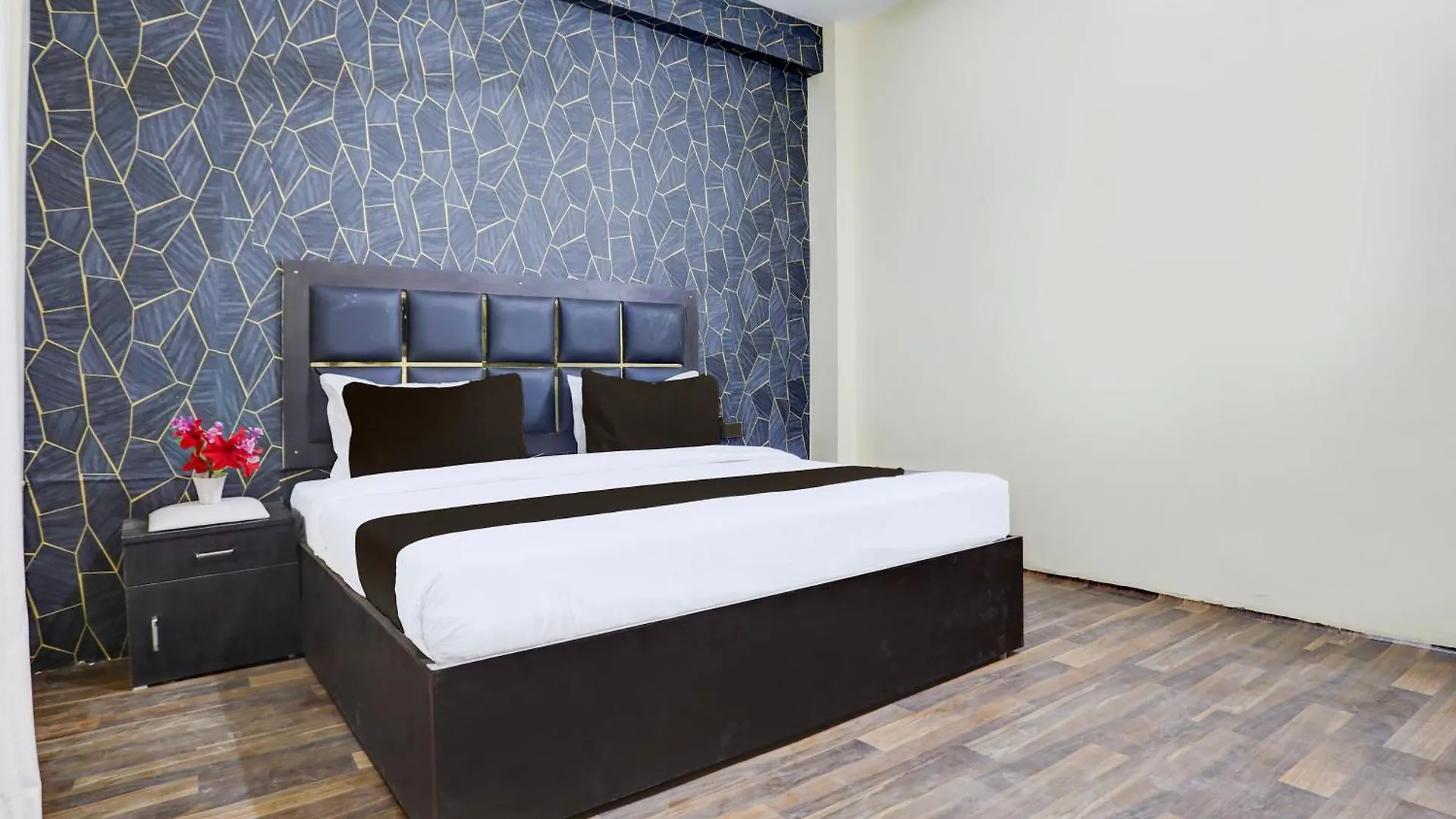 Hotel O Apna Dx Delhi